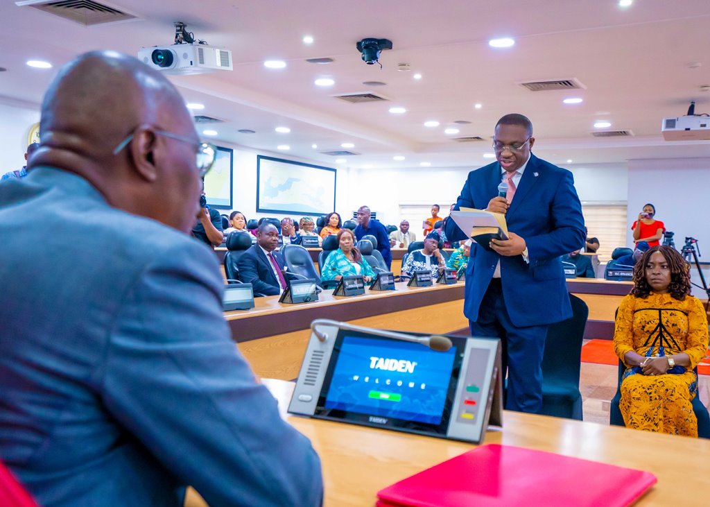GOV. SANWO-OLU SWEARS IN NEWLY APPOINTED DEPUTY CHIEF OF STAFF AT LAGOS HOUSE, IKEJA